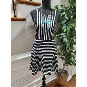 H&M Women's White & Black Polyester Round Neck Sleeveless Knee Length Dress M